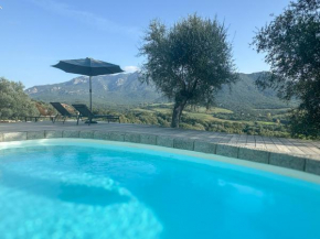 Maison de campagne, deux chambres, vue sur les montagnes